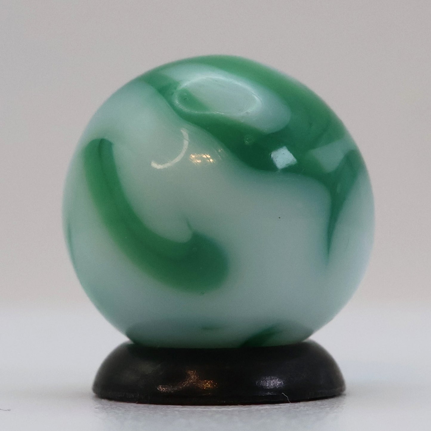 5/8" Alley Agate Swirl? Marble, green & white M-