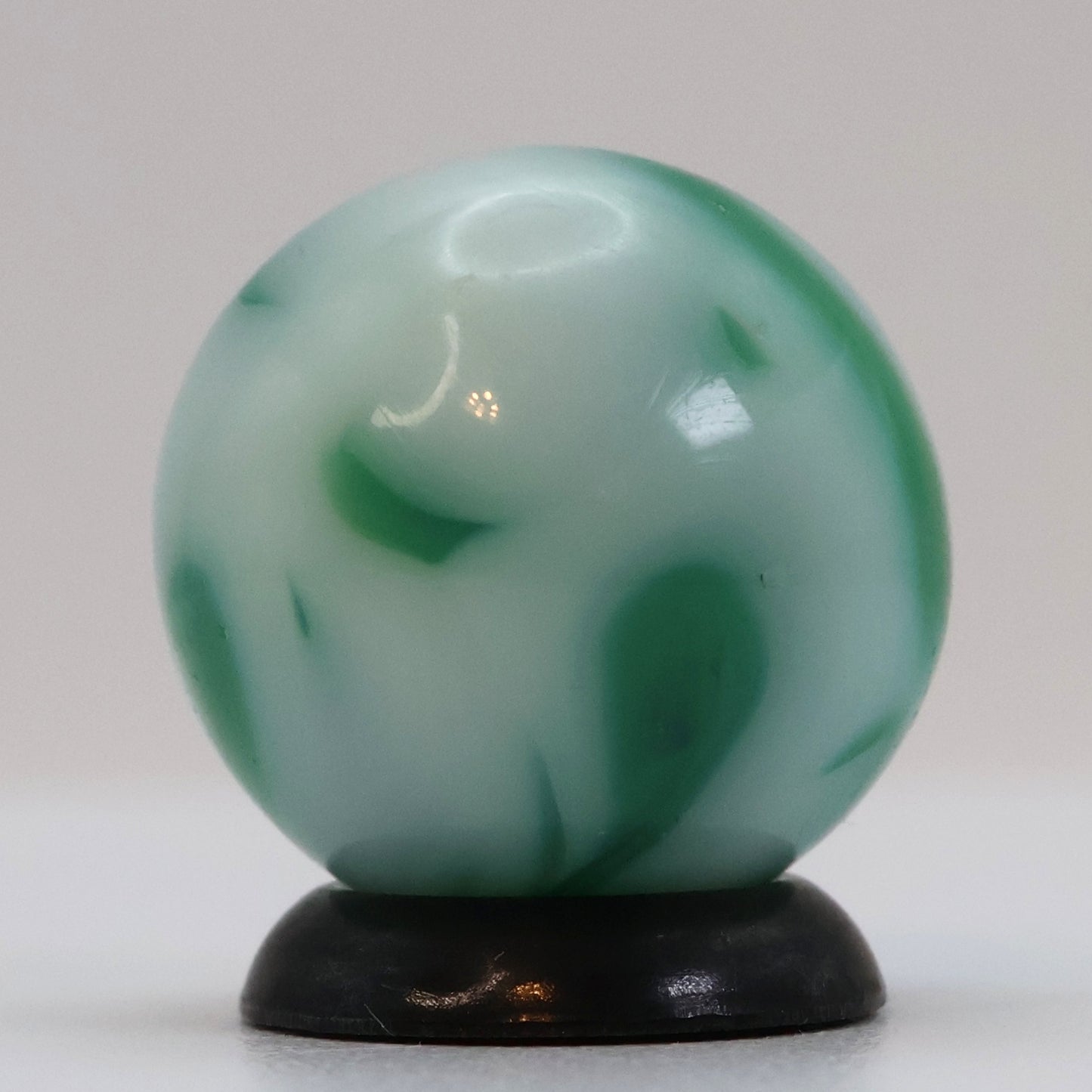 5/8" Alley Agate Swirl? Marble, green & white M-