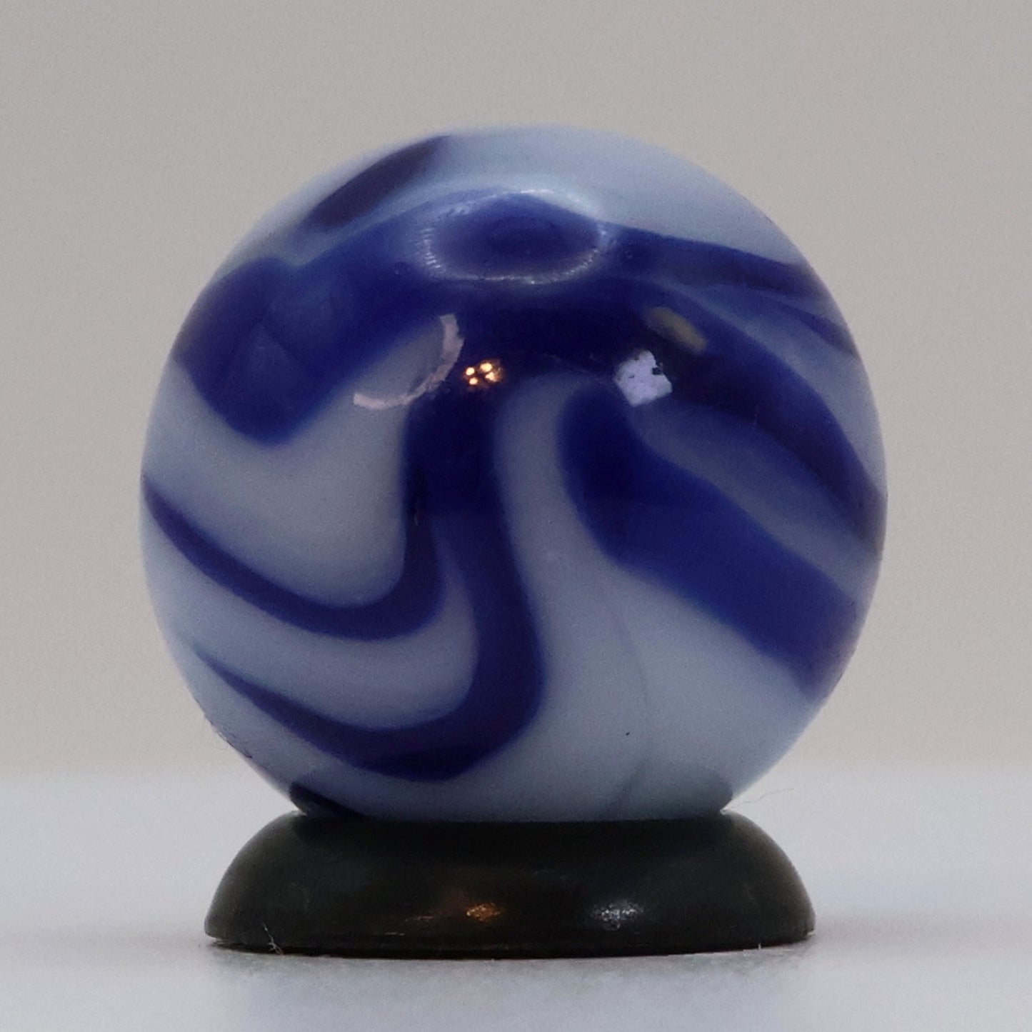 5/8" Swirl Marble Blue & White NM++