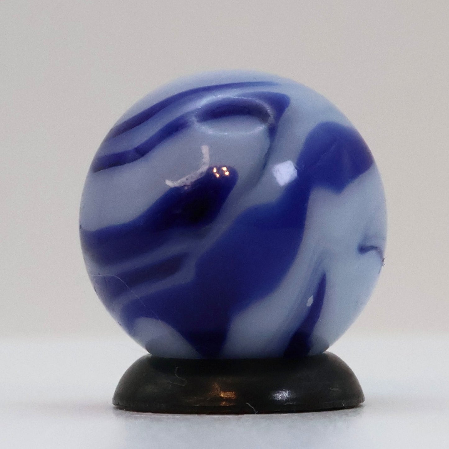 5/8" Swirl Marble Blue & White NM++