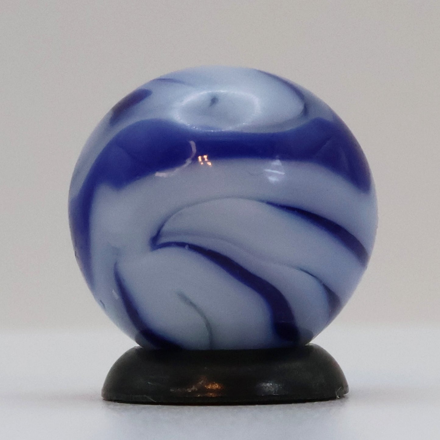 5/8" Swirl Marble Blue & White NM++