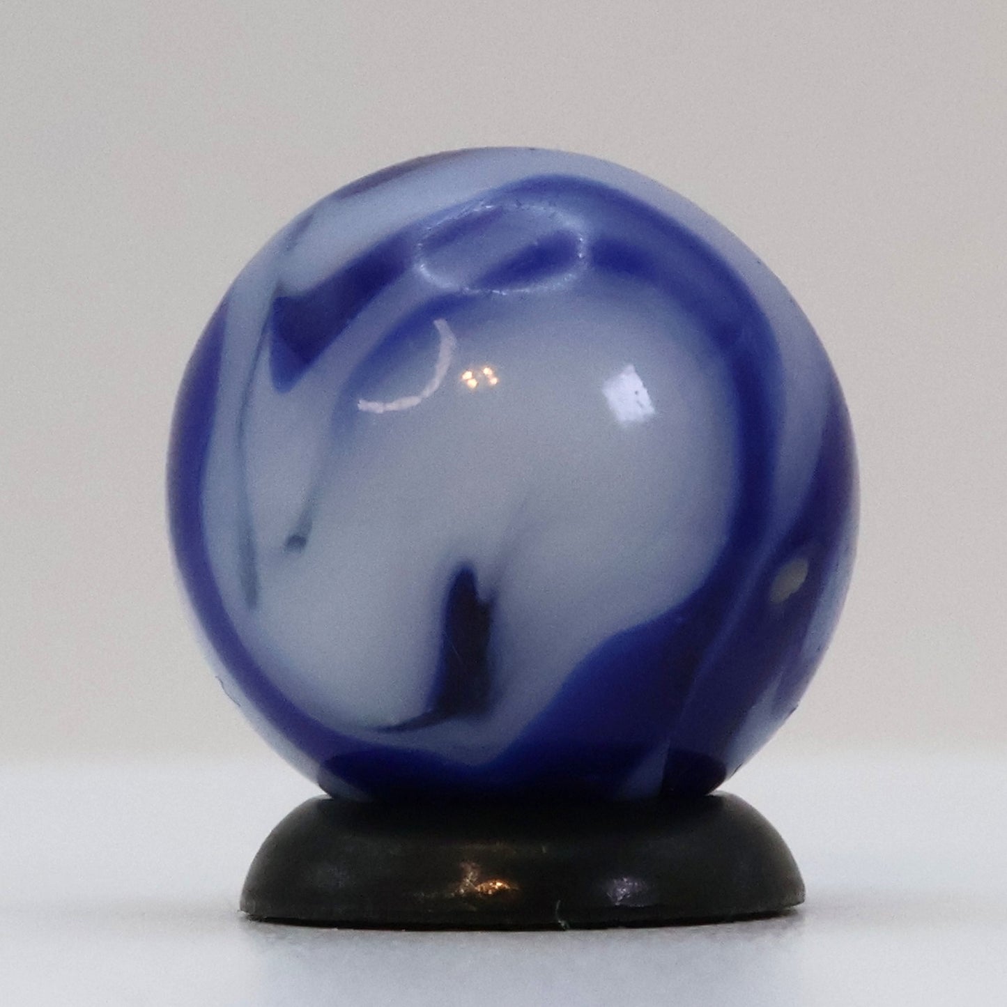 5/8" Swirl Marble Blue & White NM++