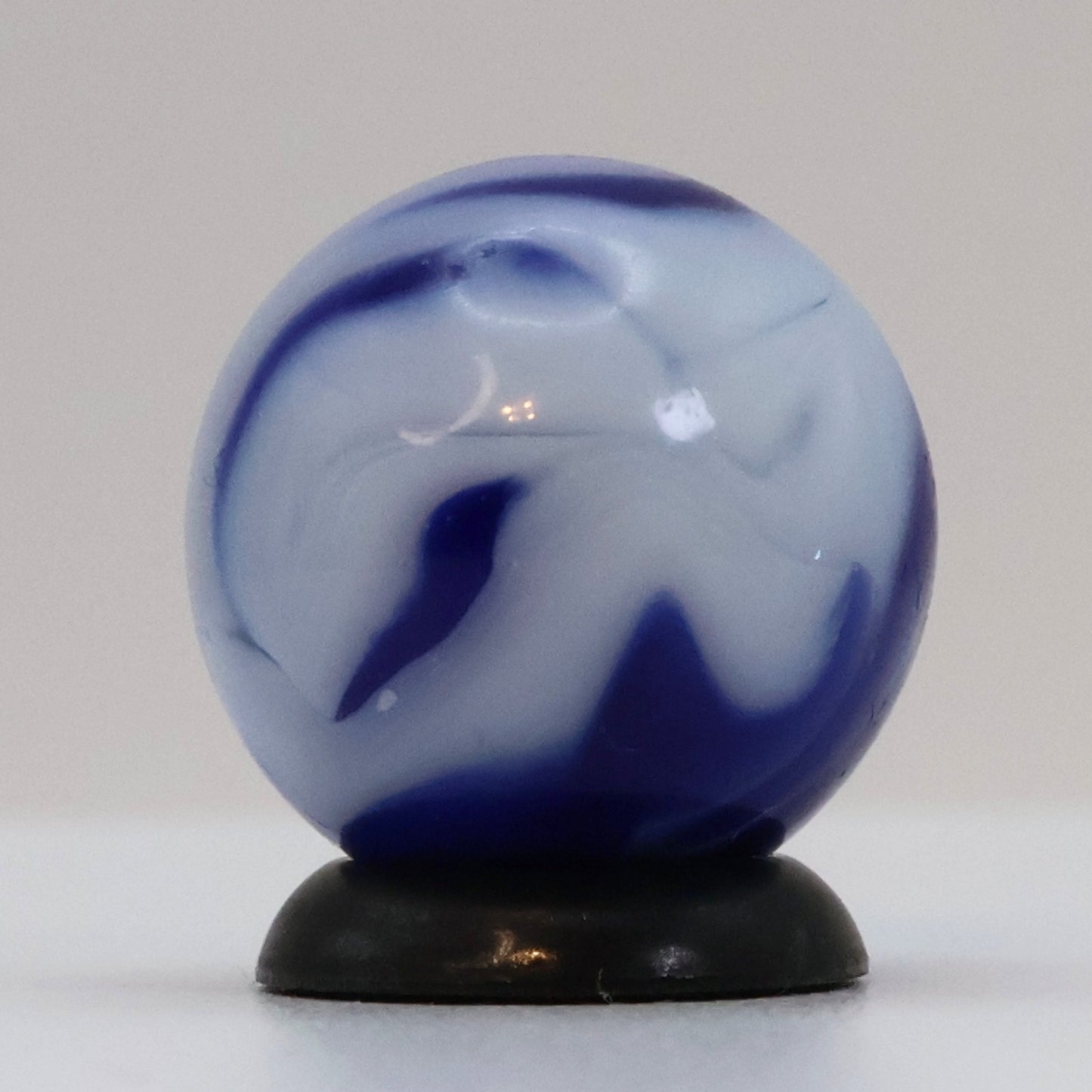 5/8" Swirl Marble Blue & White NM++