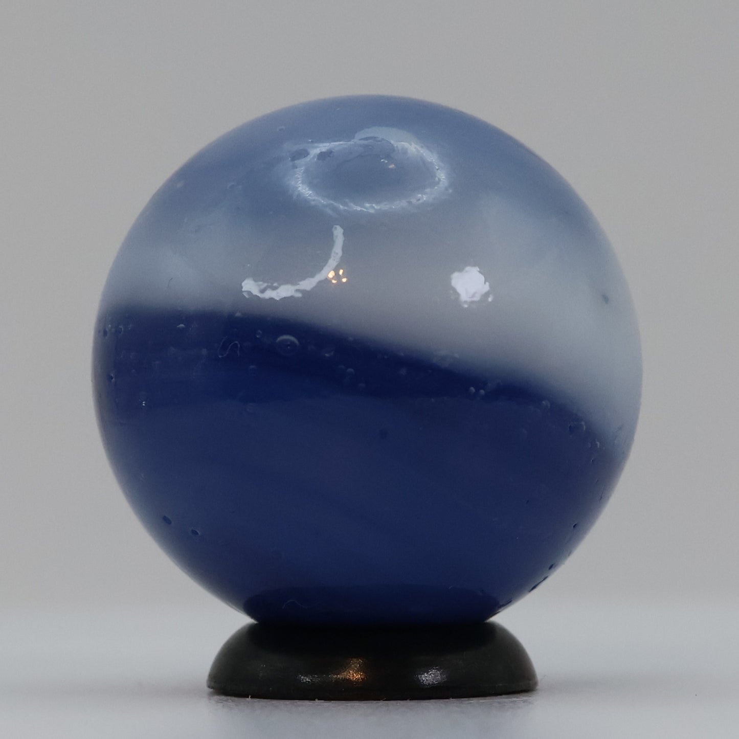 7/8" Peltier Rainbo Marble Translucent Blue & White NM+ Shooter