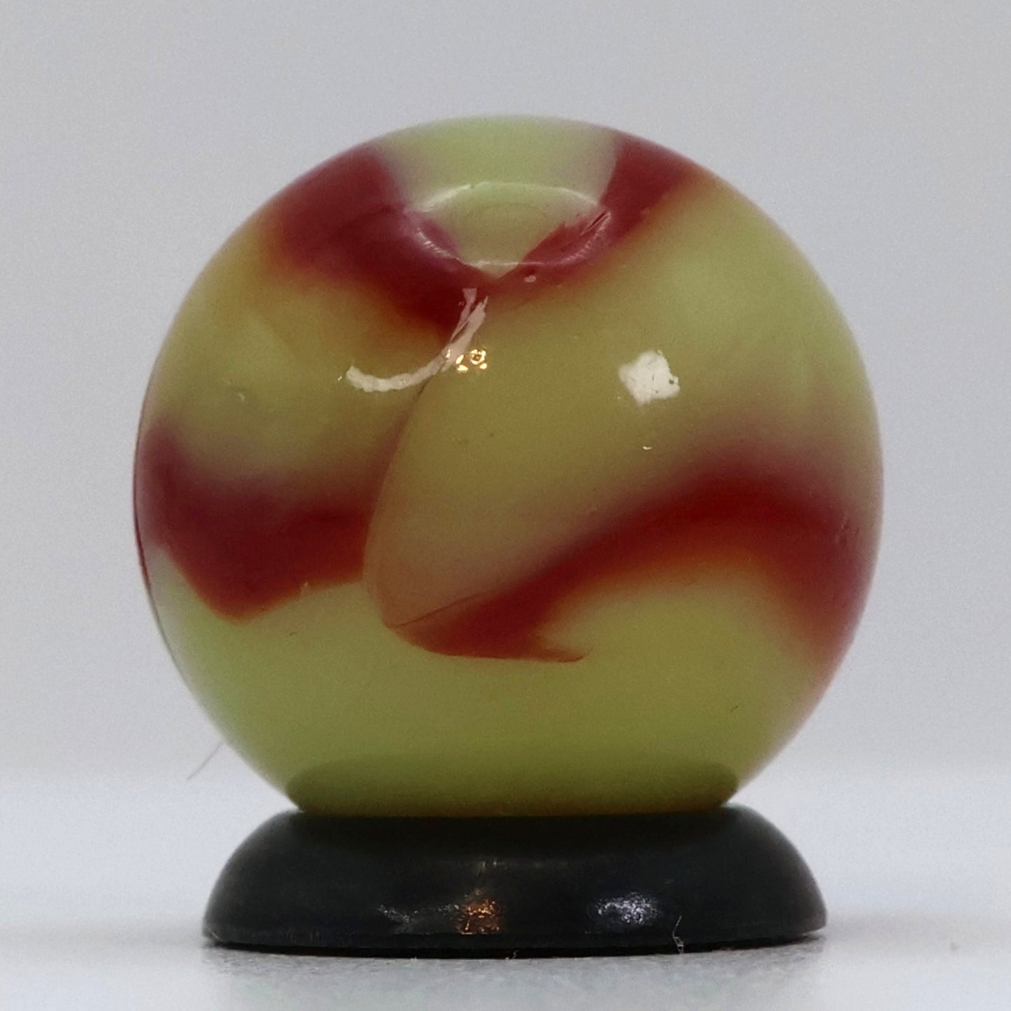 5/8" Peltier National Line Rainbo Marble Red Bee NM+