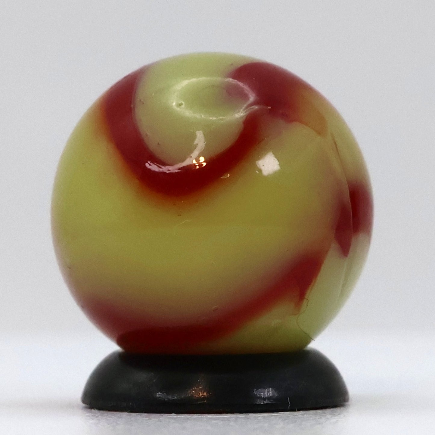 5/8" Peltier National Line Rainbo Marble Red Bee NM+