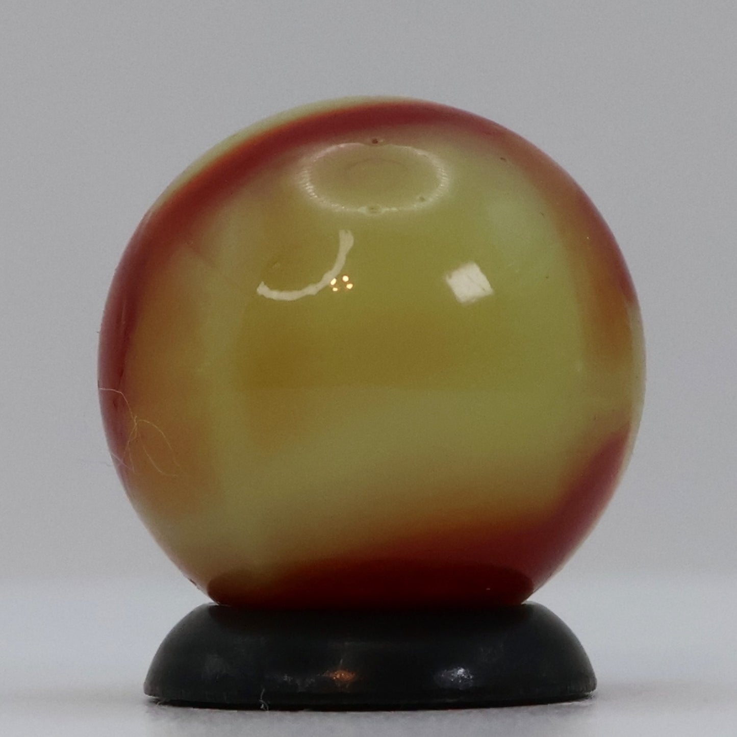 5/8" Peltier National Line Rainbo Marble Red Bee NM+