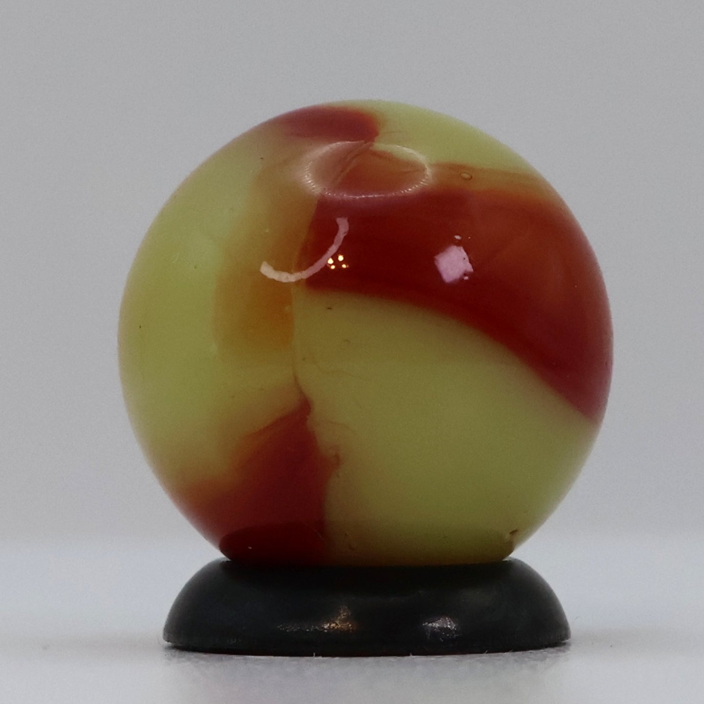 5/8" Peltier National Line Rainbo Marble Red Bee NM+