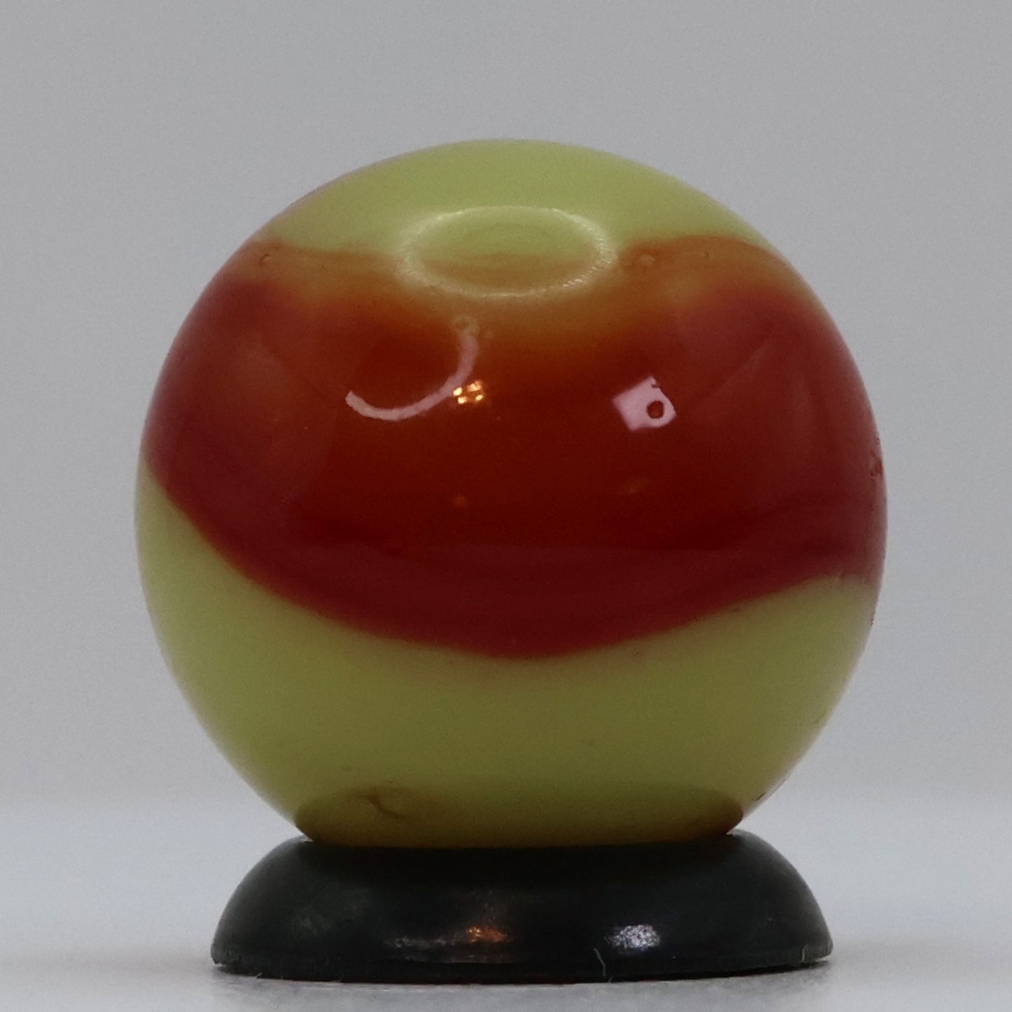 5/8" Peltier National Line Rainbo Marble Red Bee NM+