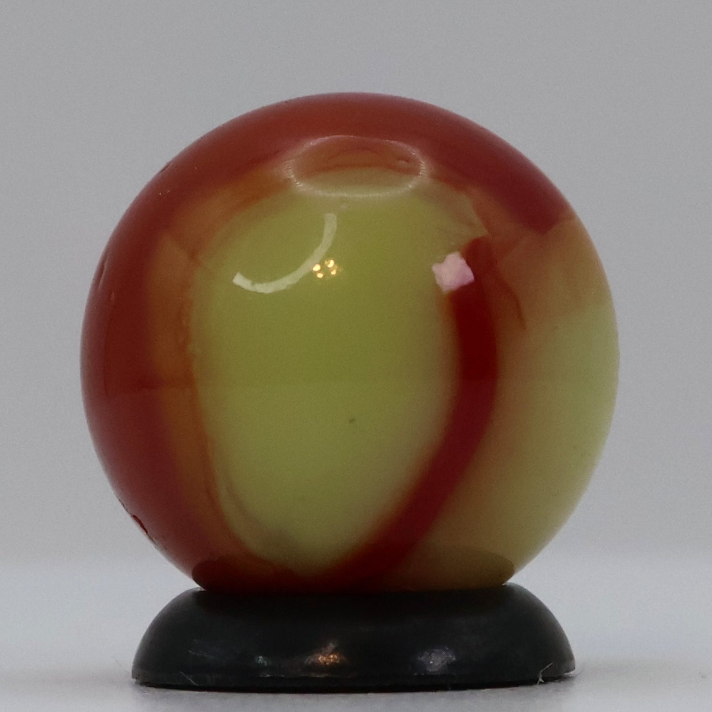 5/8" Peltier National Line Rainbo Marble Red Bee NM+