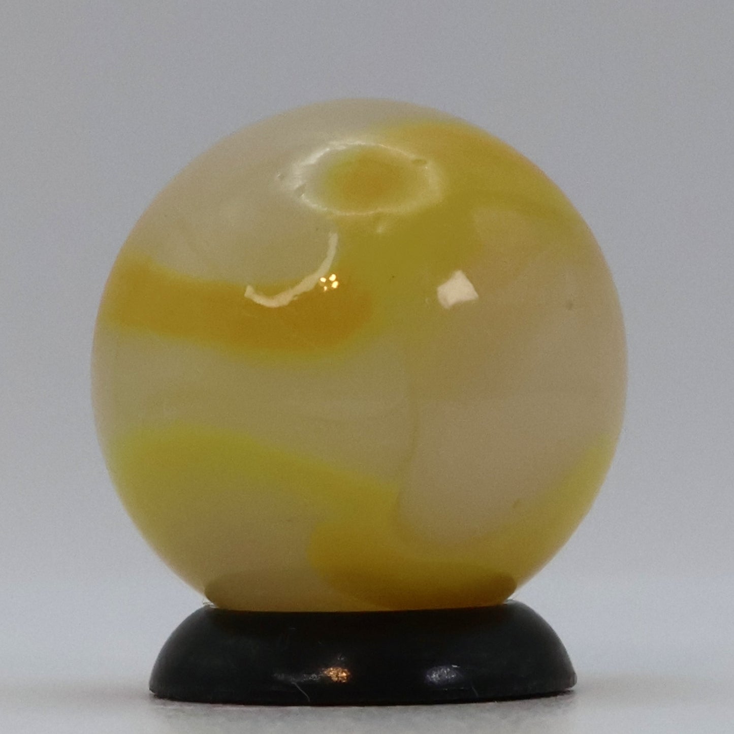 5/8" Peltier Rainbo White & Yellow Marble NM++
