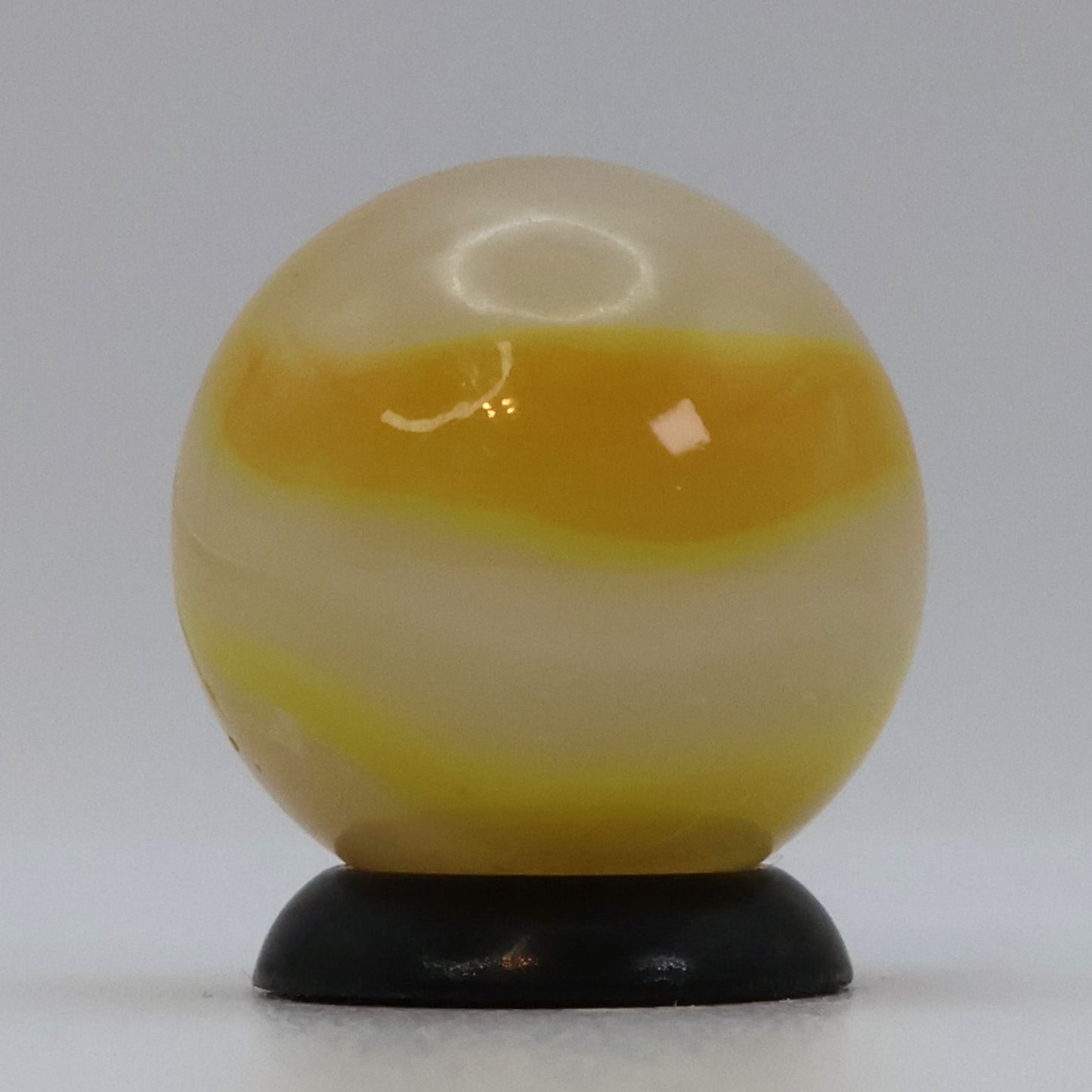 5/8" Peltier Rainbo White & Yellow Marble NM++