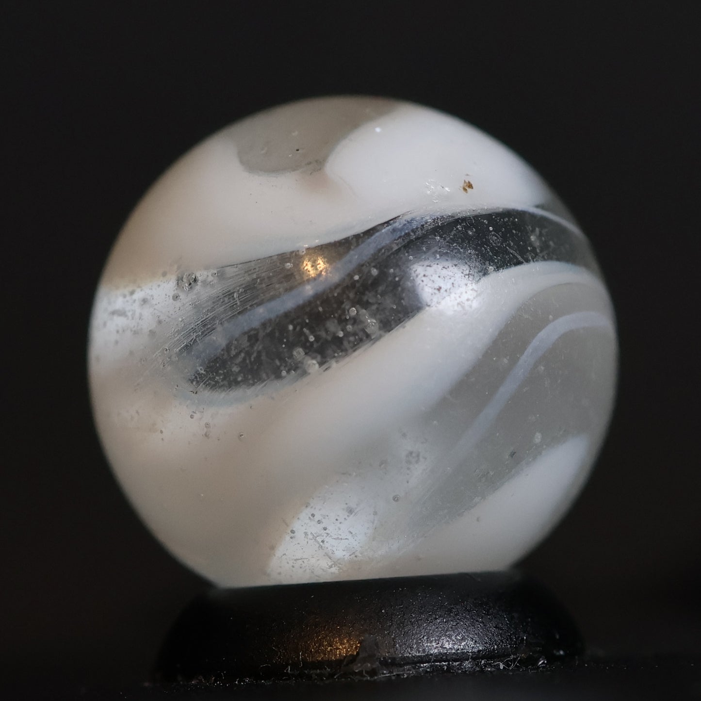 5/8" Akro Agate Snake Marble - White & Clear NM+