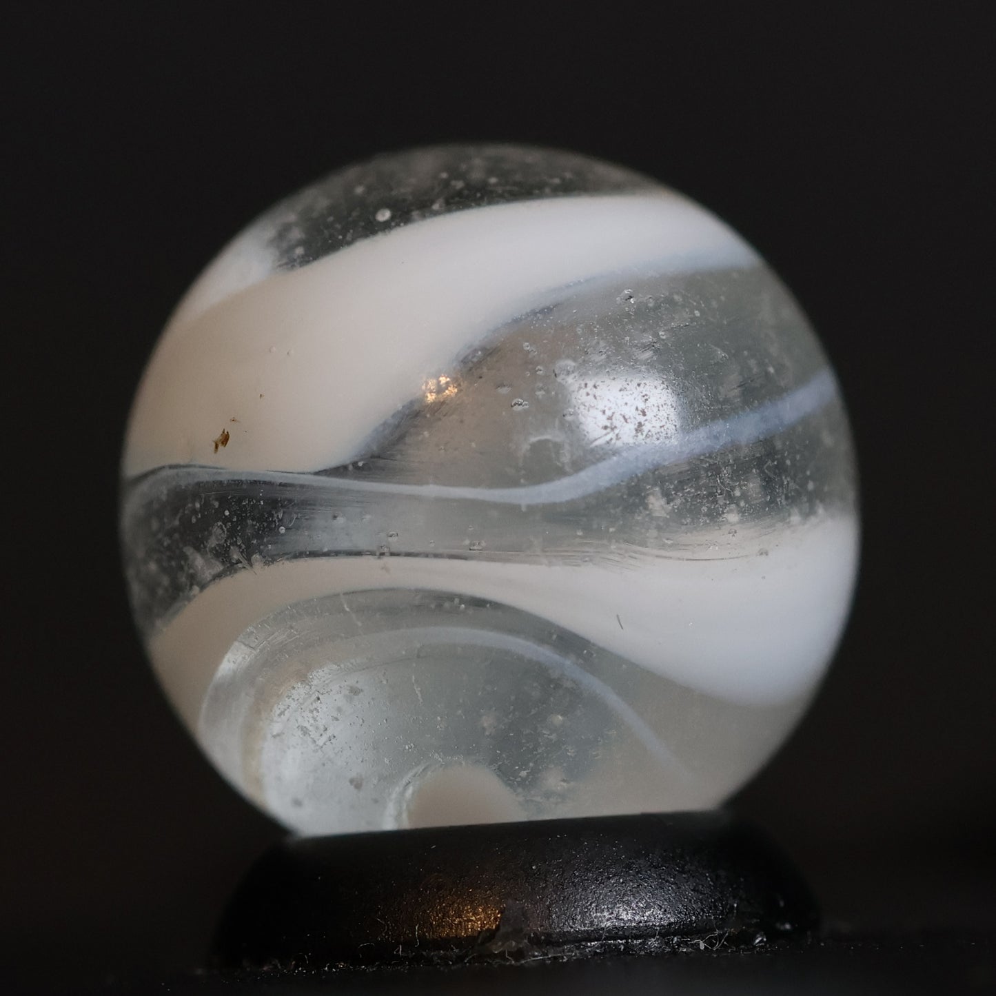 5/8" Akro Agate Snake Marble - White & Clear NM+