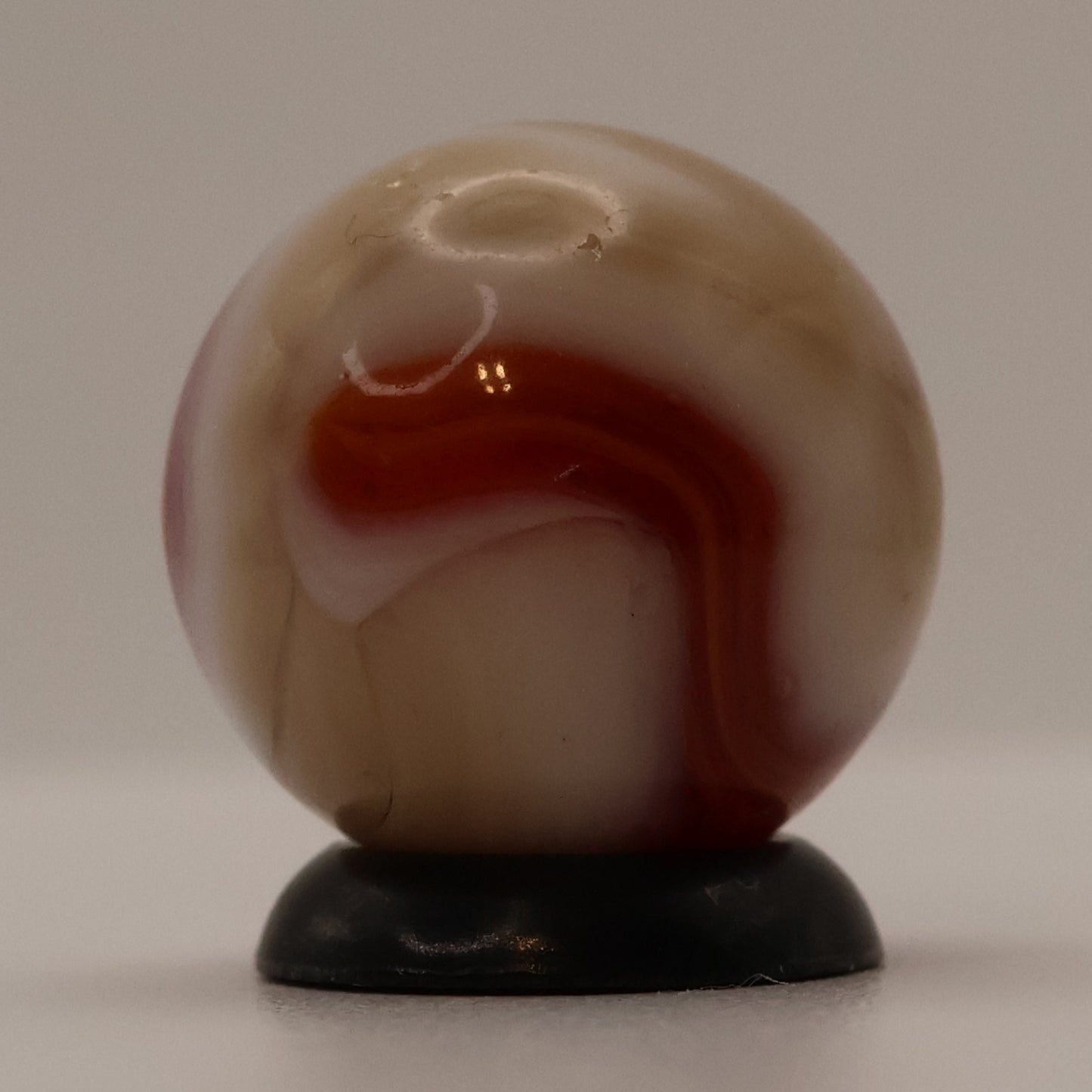5/8" Ravenswood Red Raven Marble NM+