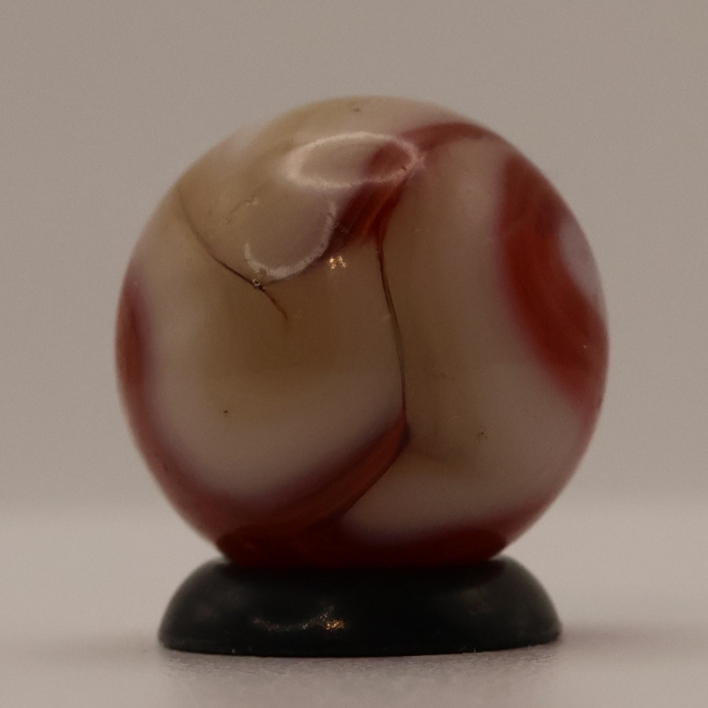 5/8" Ravenswood Red Raven Marble NM+