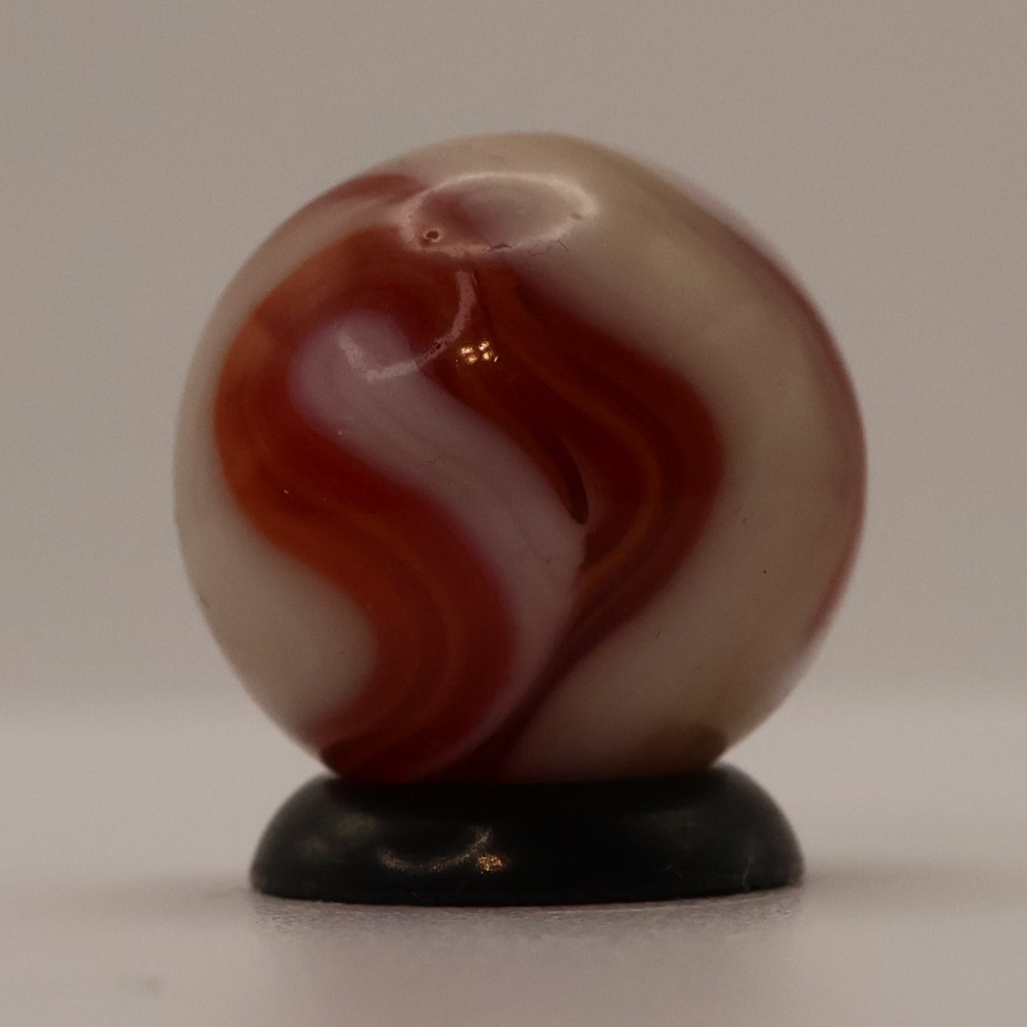 5/8" Ravenswood Red Raven Marble NM+