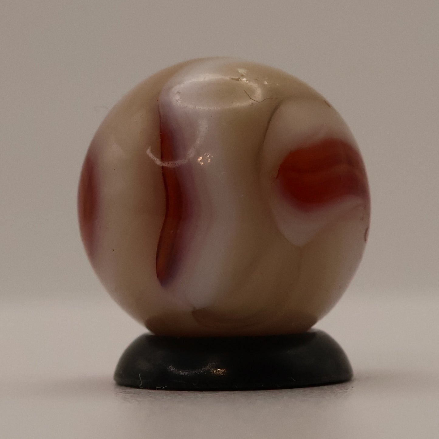 5/8" Ravenswood Red Raven Marble NM+