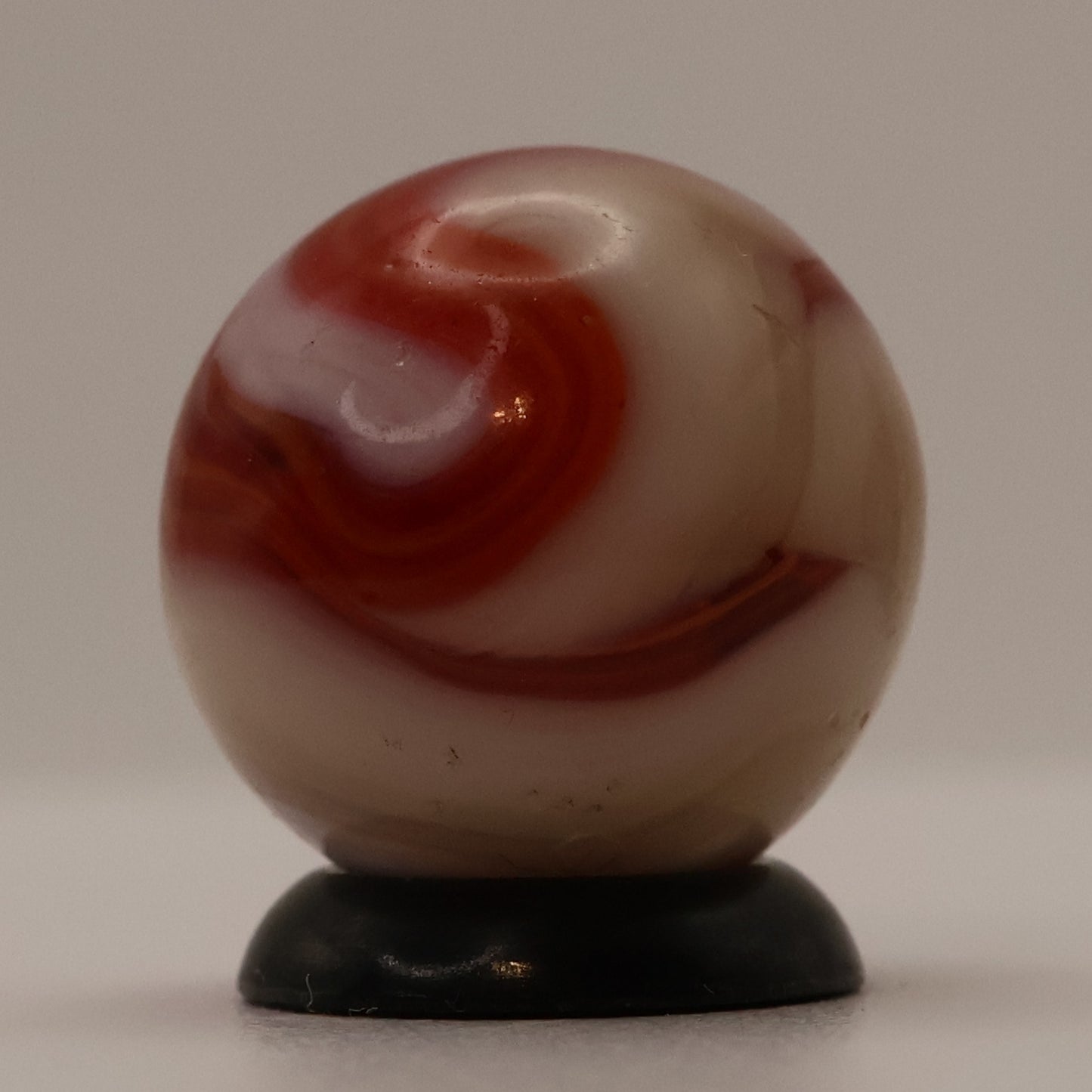 5/8" Ravenswood Red Raven Marble NM+