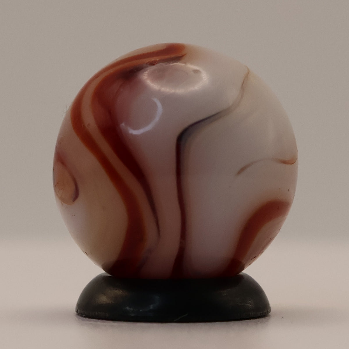 5/8" Ravenswood Red Raven Marble NM