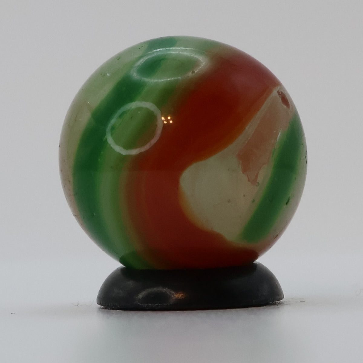 5/8" Akro Agate Popeye Blended Christmas Colors - tri-color NM