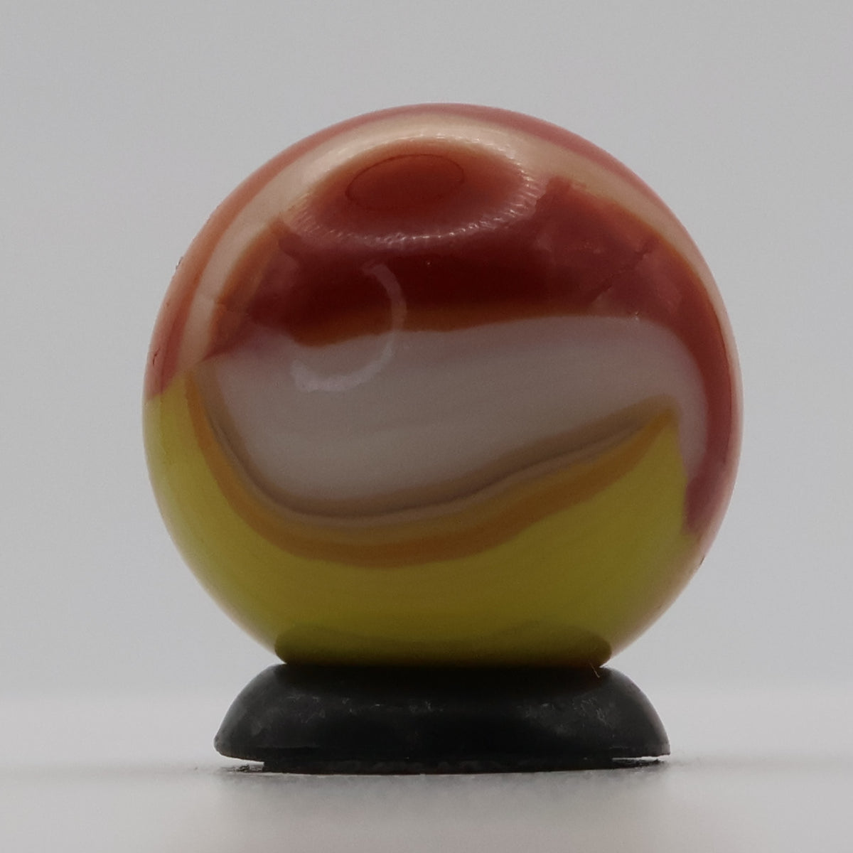 11/16" Peltier Rainbo Ketchup & Mustard Marble MINT