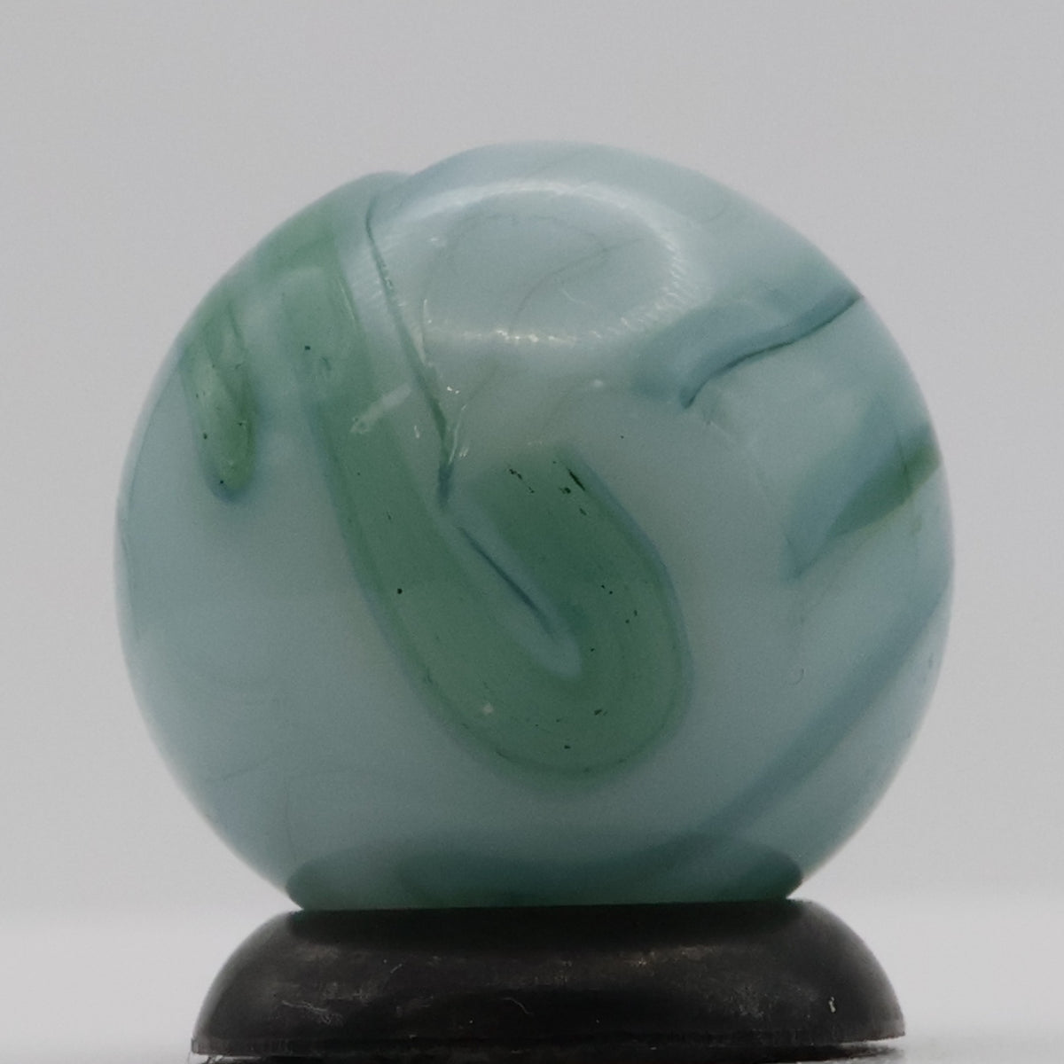 5/8" Alley Agate Flame Marble Translucent - tiny bits of AV M-
