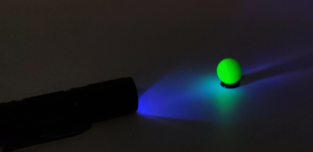 4" UV Flashlight 365nm Blue light (blacklight) Great for marbles! Batteries included